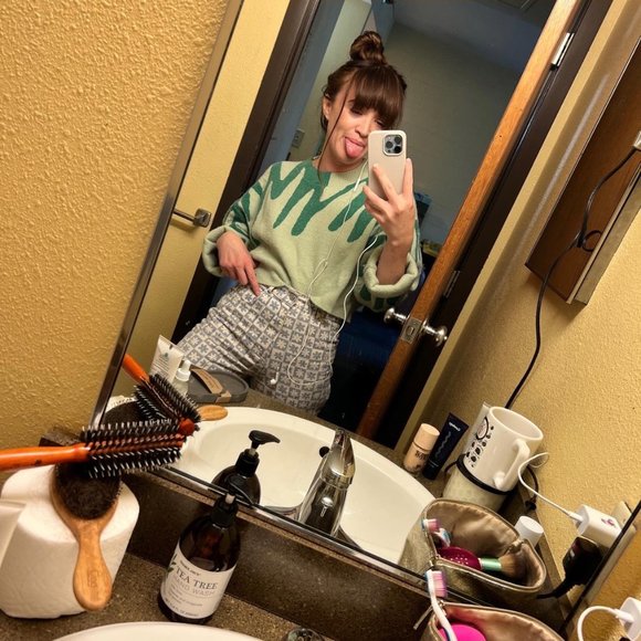 Meet your Posher, Ryanne! - Picture 3 of 9